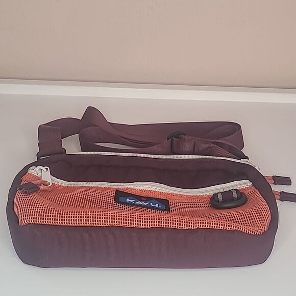 KAVU Delray Beach Crossbody Bag Lightweight Mesh Beach Pack color berry divine - Picture 5 of 16